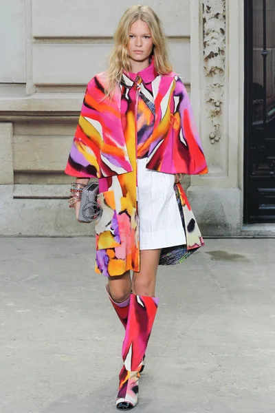Look 16